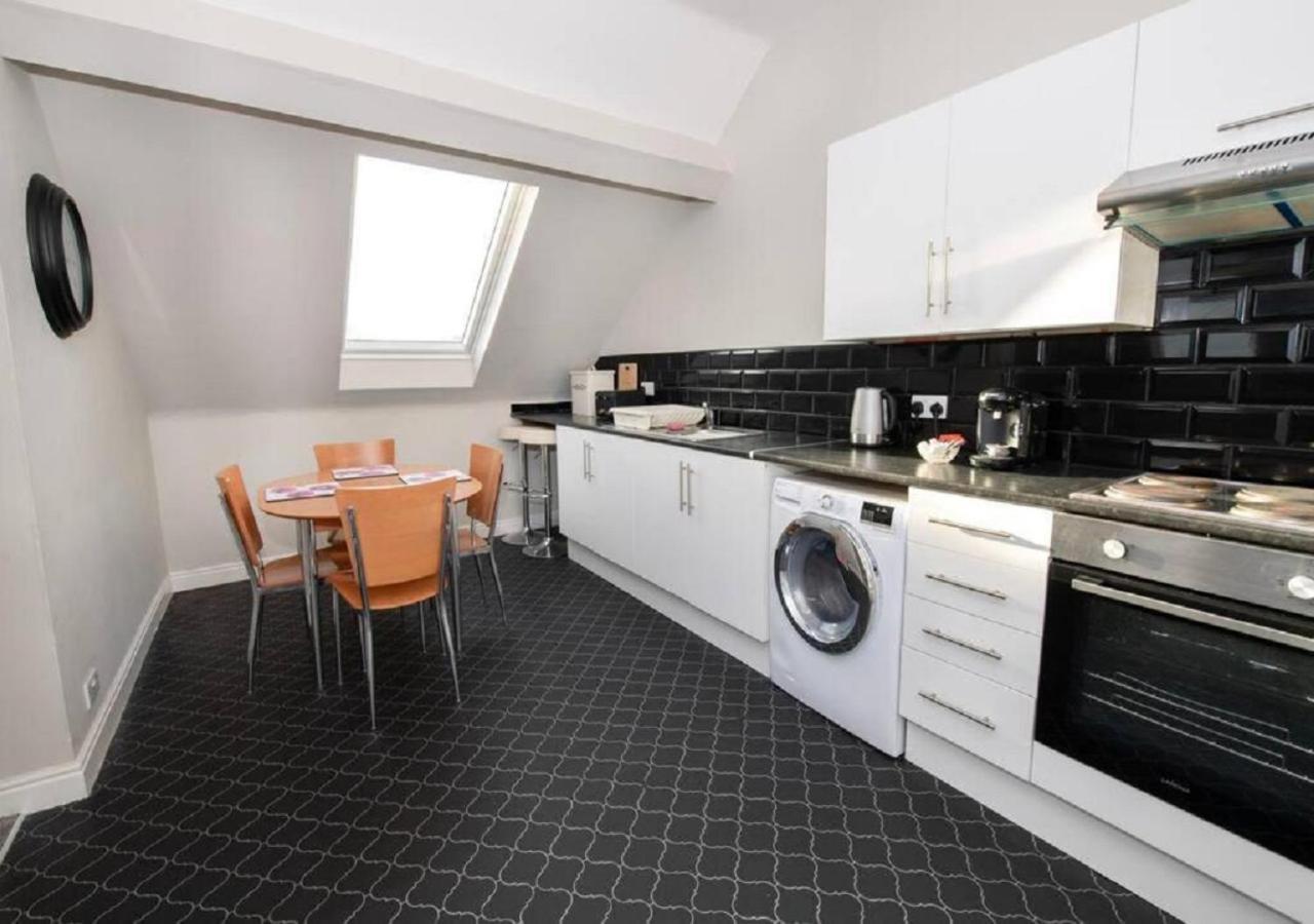 Sandmartin - Top Floor 3-Bed Apartment Sea Views & Parking Scarborough Exteriör bild