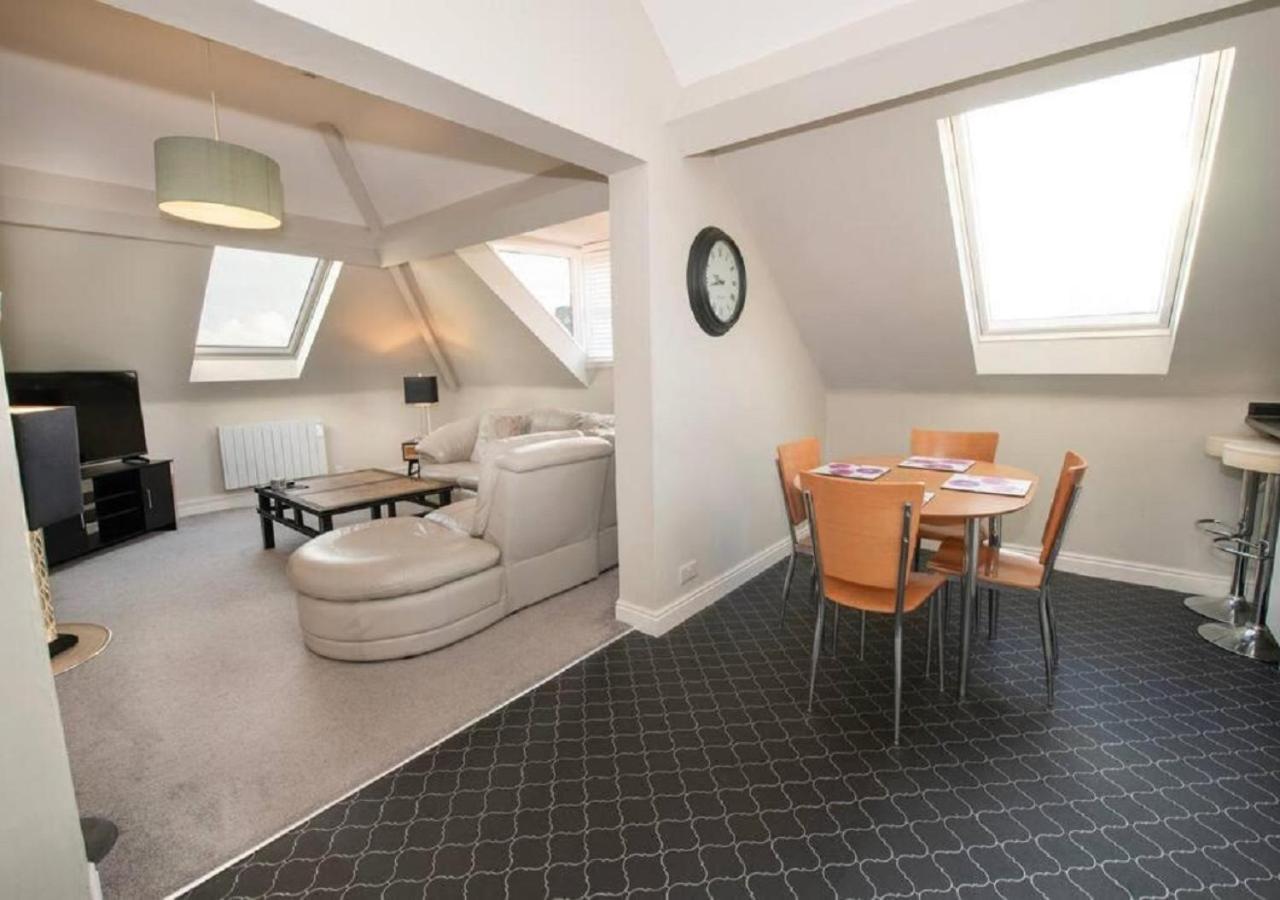 Sandmartin - Top Floor 3-Bed Apartment Sea Views & Parking Scarborough Exteriör bild